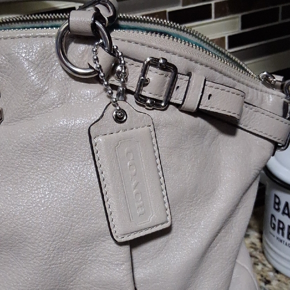 Coach Beige Leather Shoulder Bag - Picture 2 of 9